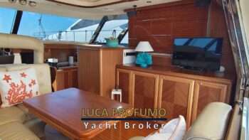 Mochi 51 Dolphin salone